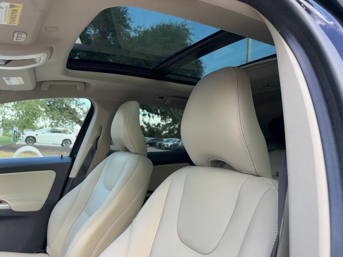 Used 2017 Volvo XC60 T6 Inscription w/ Climate Package AWD/4WD image 13