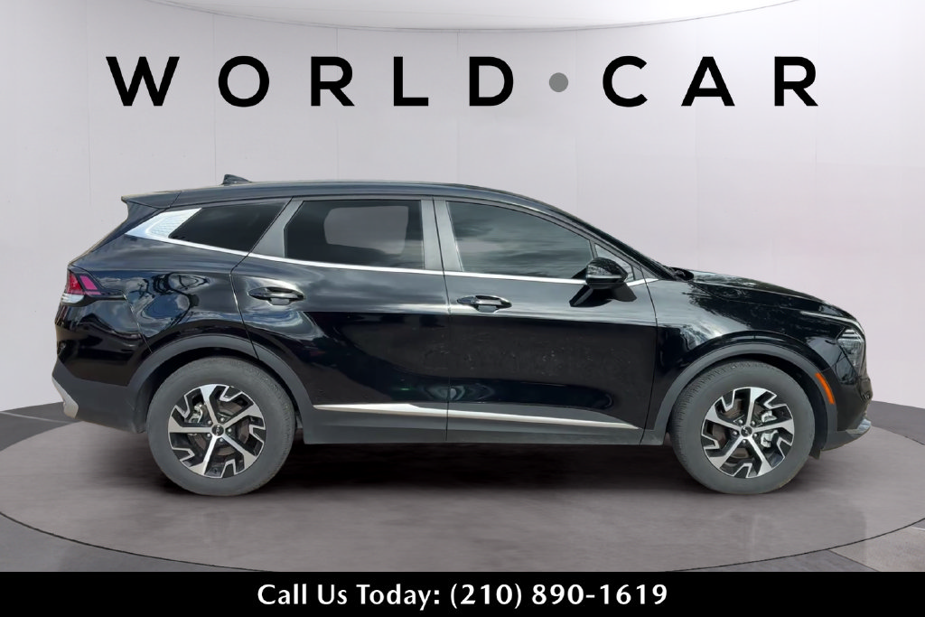 Used 2025 Kia Sportage EX FWD image 4
