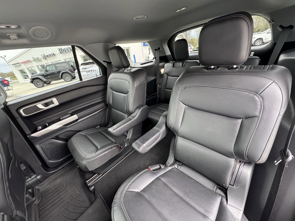 Used 2022 Ford Explorer XLT w/ Equipment Group 202A image 14