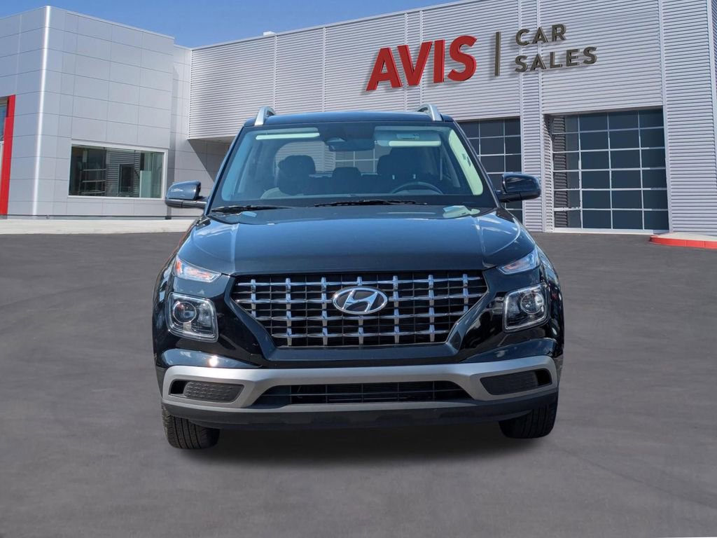 Used 2025 Hyundai Venue SEL FWD image 2