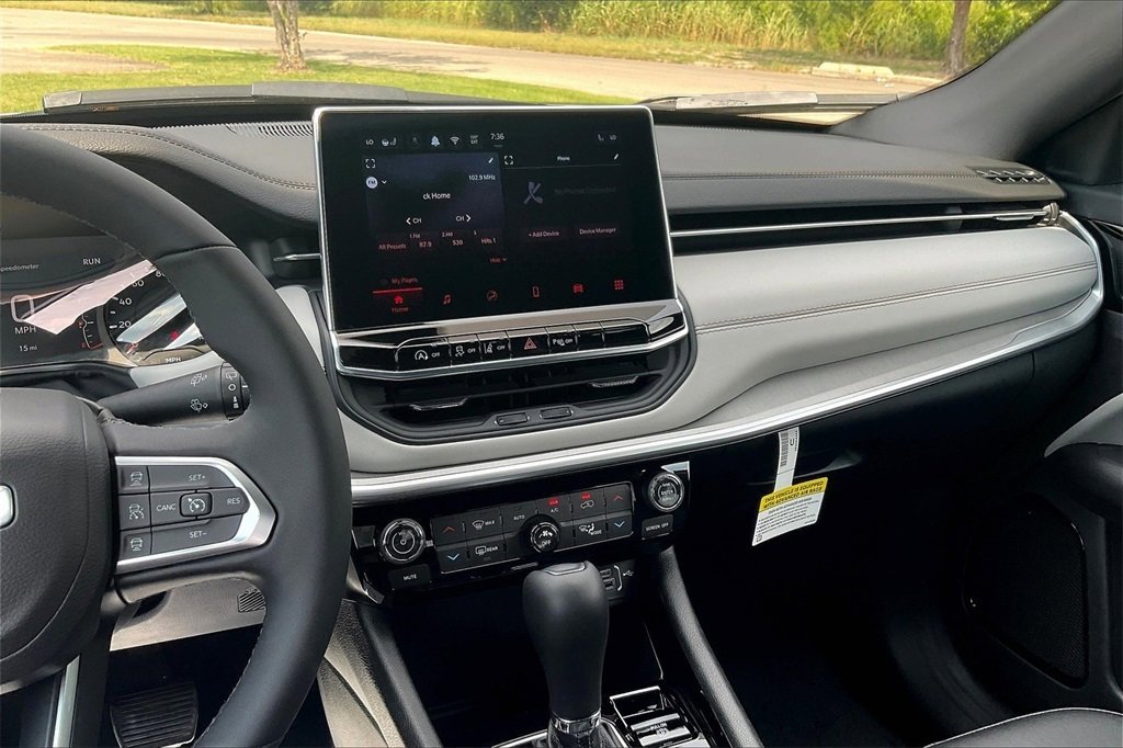 New 2025 Jeep Compass Limited image 7