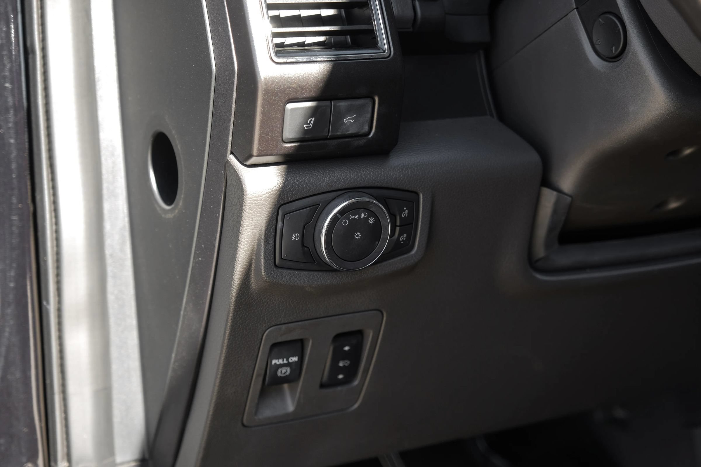 Used 2019 Ford Expedition Limited w/ Special Edition Package RWD image 39