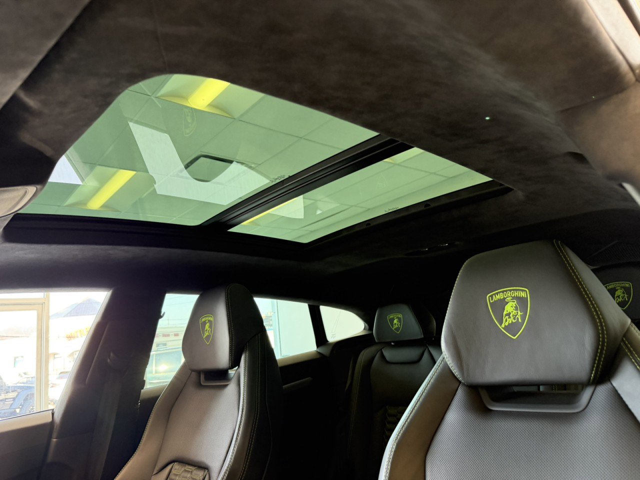 Used 2022 Lamborghini Urus image 34