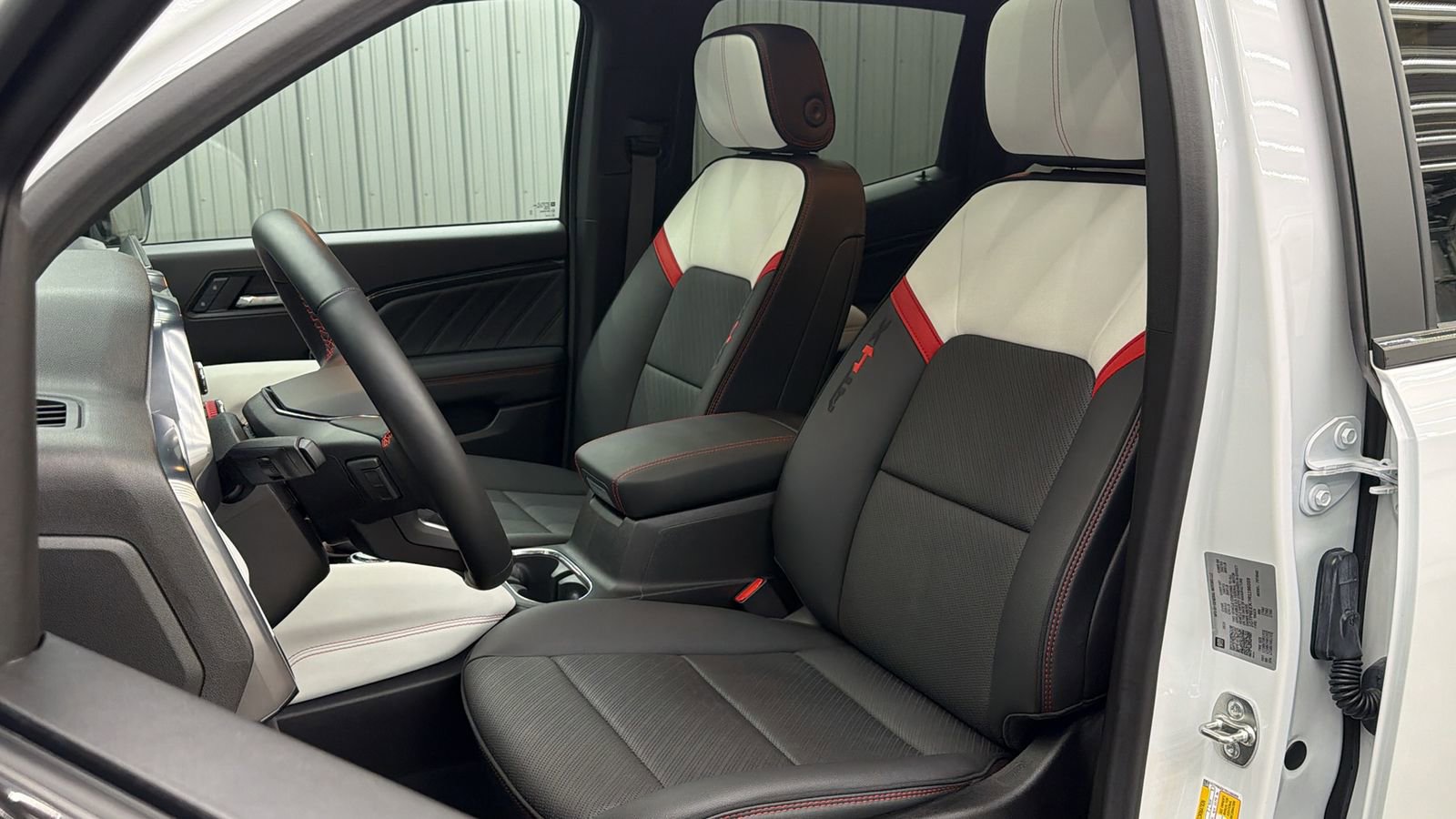 Used 2024 GMC Canyon AT4X image 31