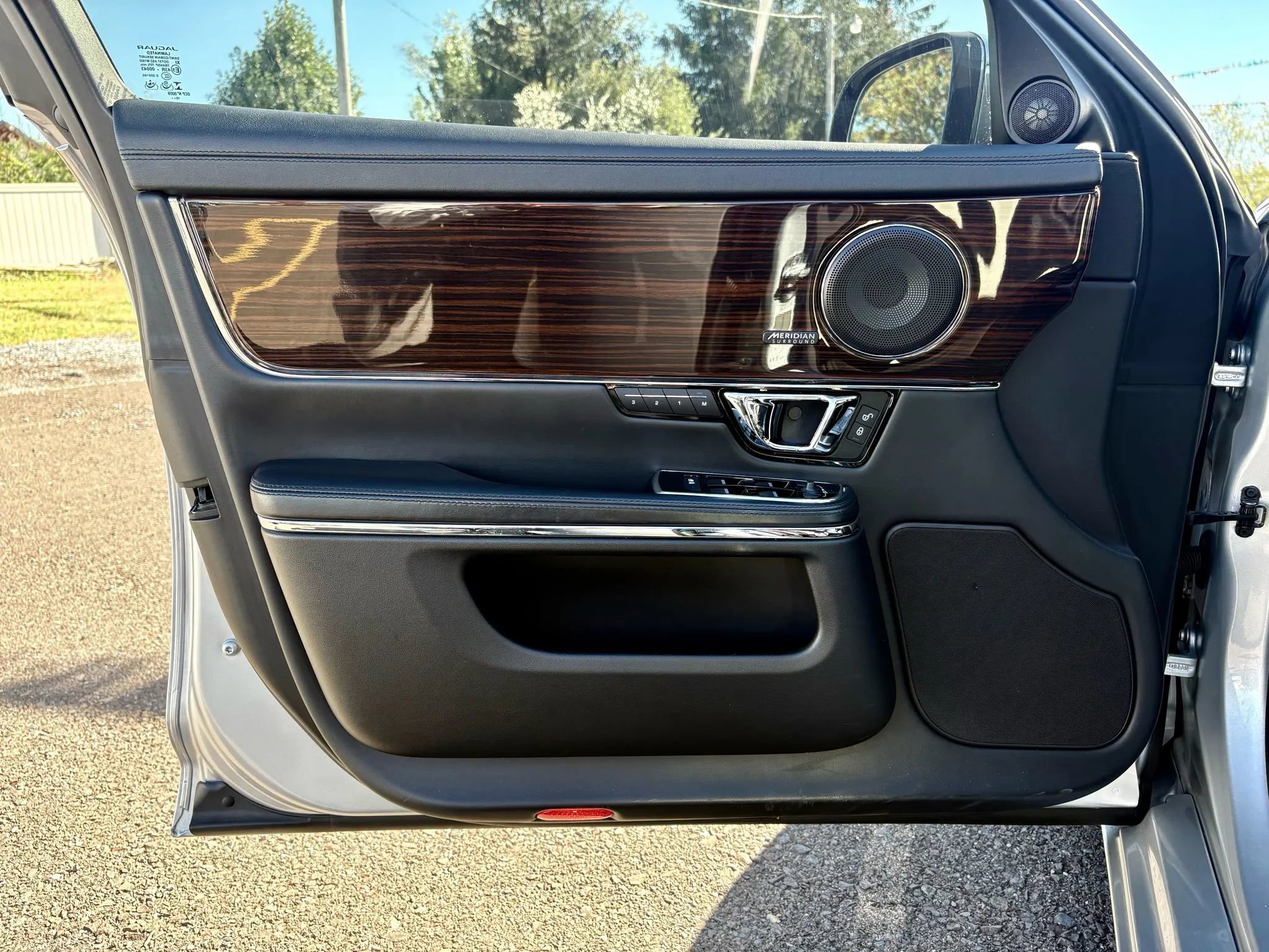 Used 2017 Jaguar XJ R-Sport image 11