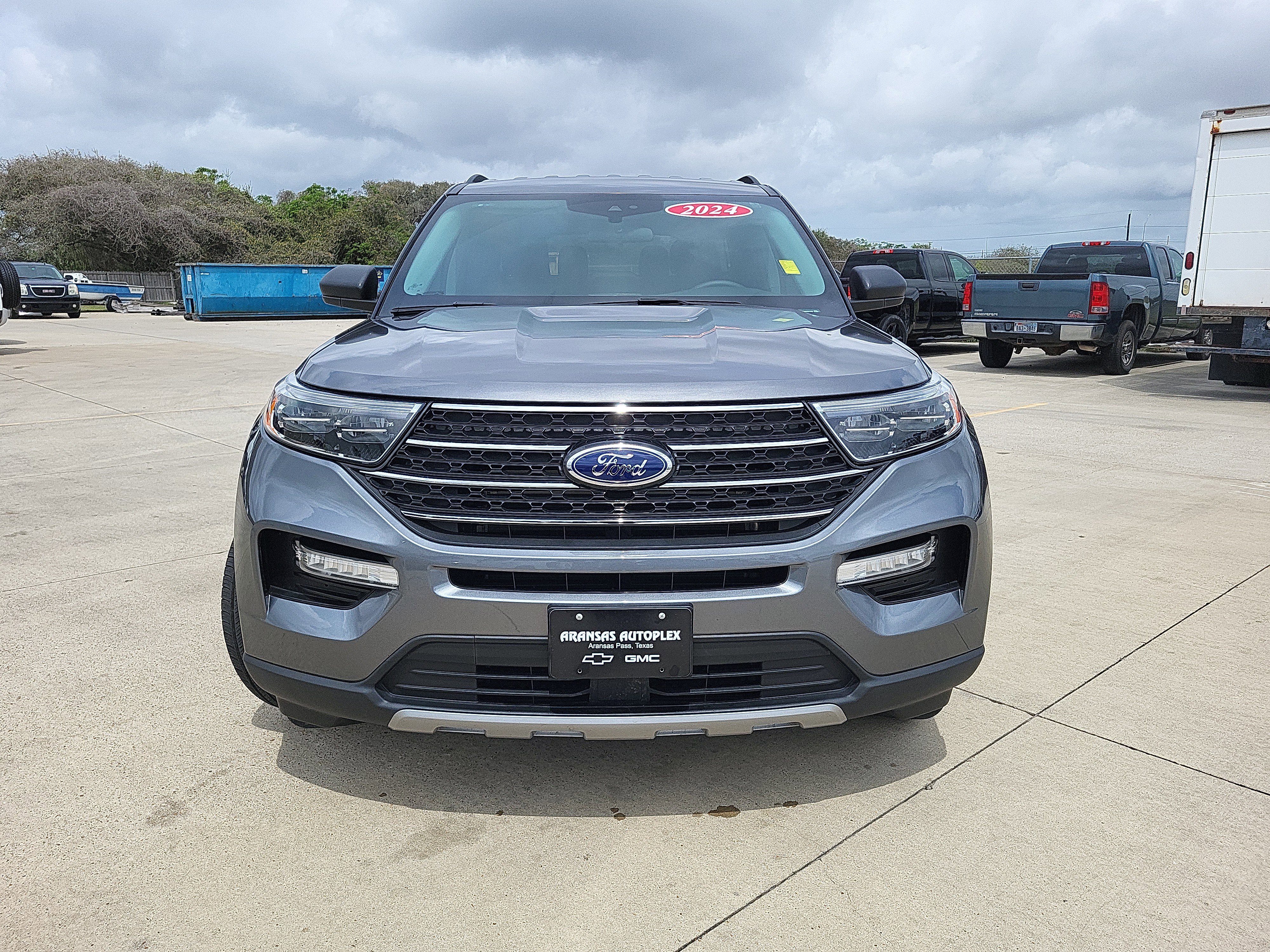 Used 2024 Ford Explorer XLT w/ Equipment Group 202A image 2