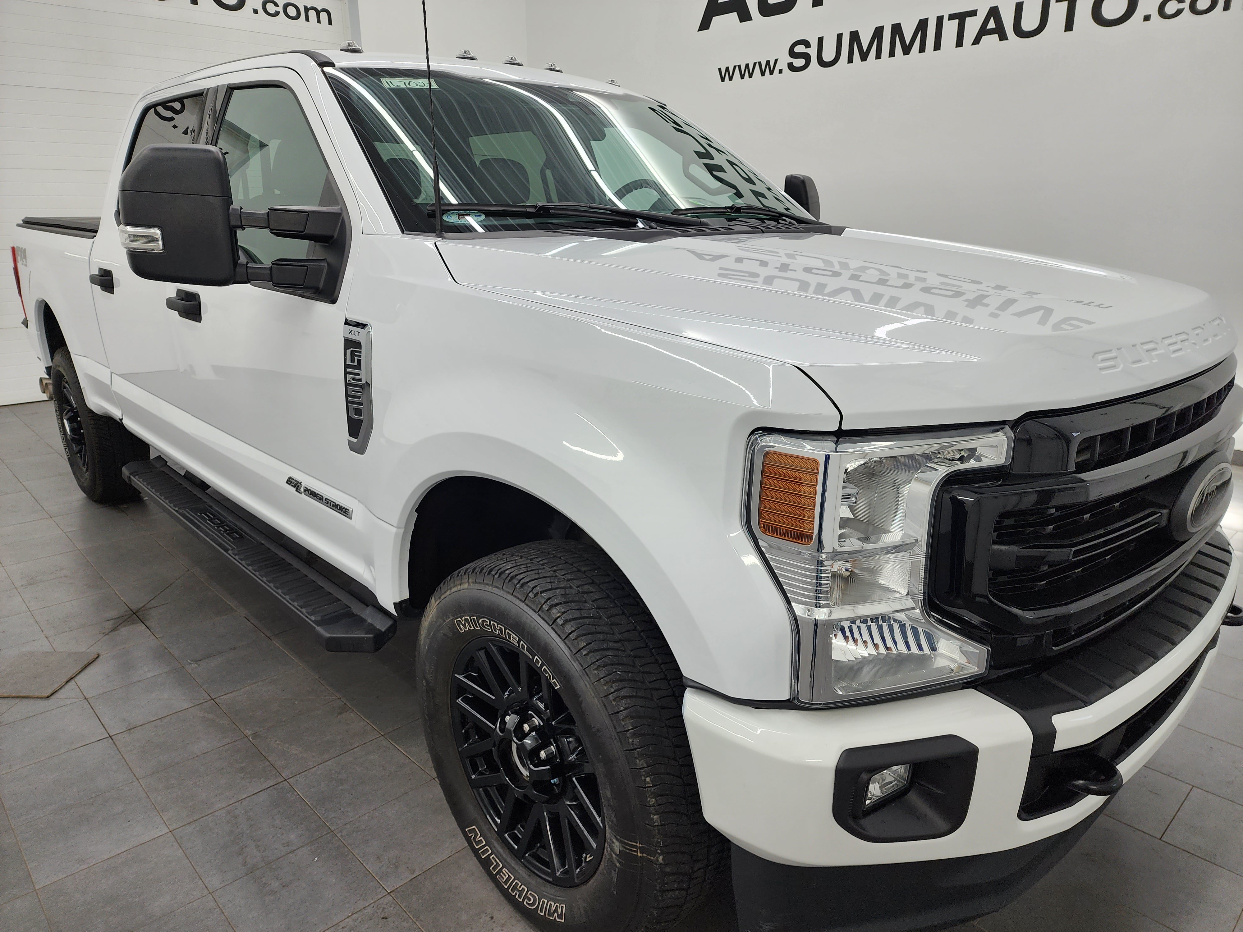 Used 2022 Ford F250 XLT w/ Black Appearance Package AWD/4WD image 2
