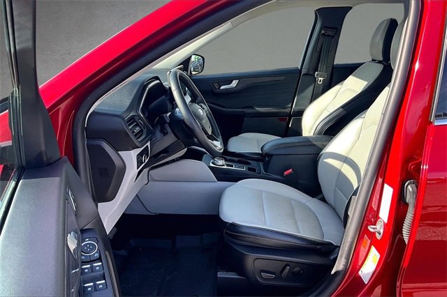 Certified 2025 Ford Escape Platinum image 23