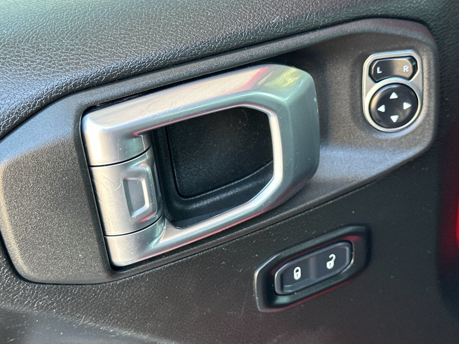 Used 2022 Jeep Wrangler Sport AWD/4WD image 11