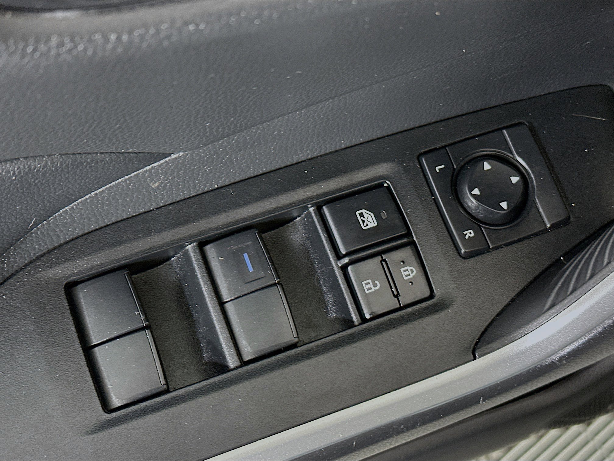 Used 2021 Toyota RAV4 XLE w/ Convenience Package FWD image 14