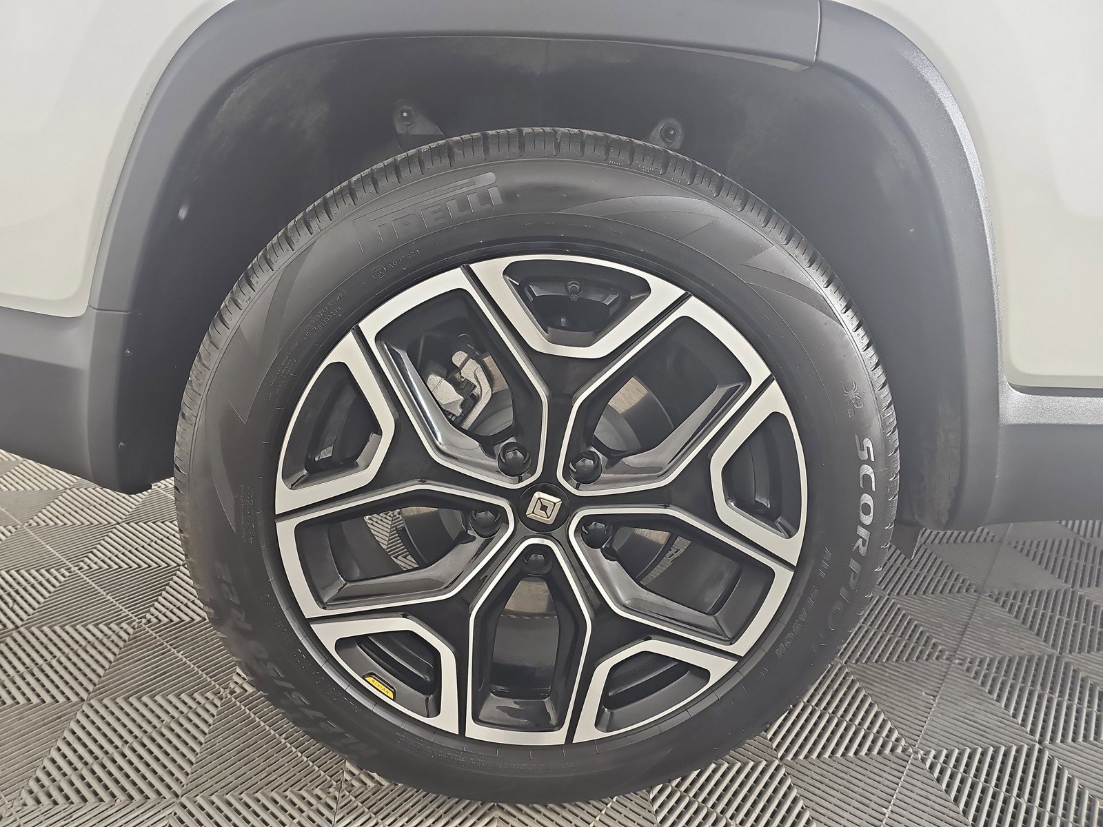 Used 2024 Rivian R1S Adventure image 11