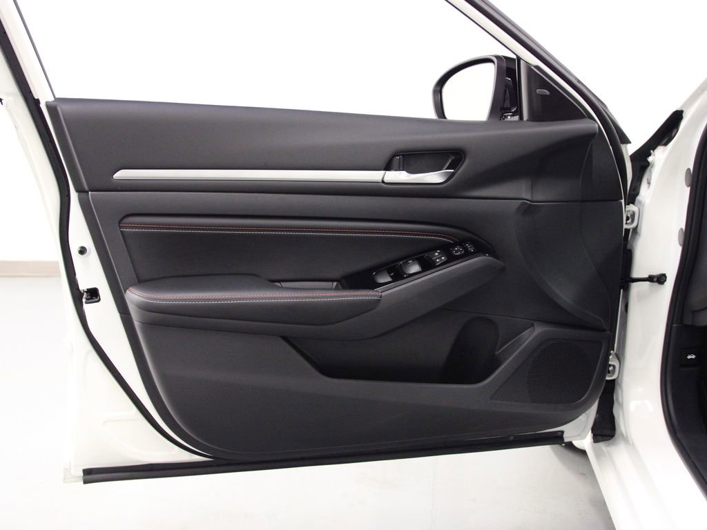 Used 2023 Nissan Altima 2.0 SR image 17