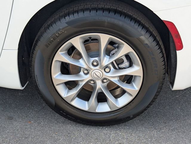 New 2026 Chrysler Pacifica Limited FWD image 8
