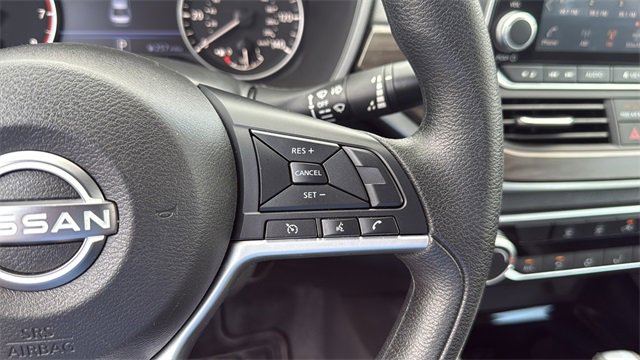 Used 2024 Nissan Altima 2.5 SV image 17