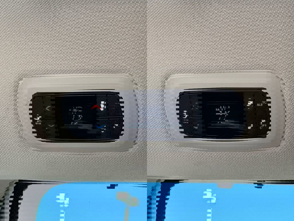 Used 2024 Chrysler Pacifica Touring-L image 28