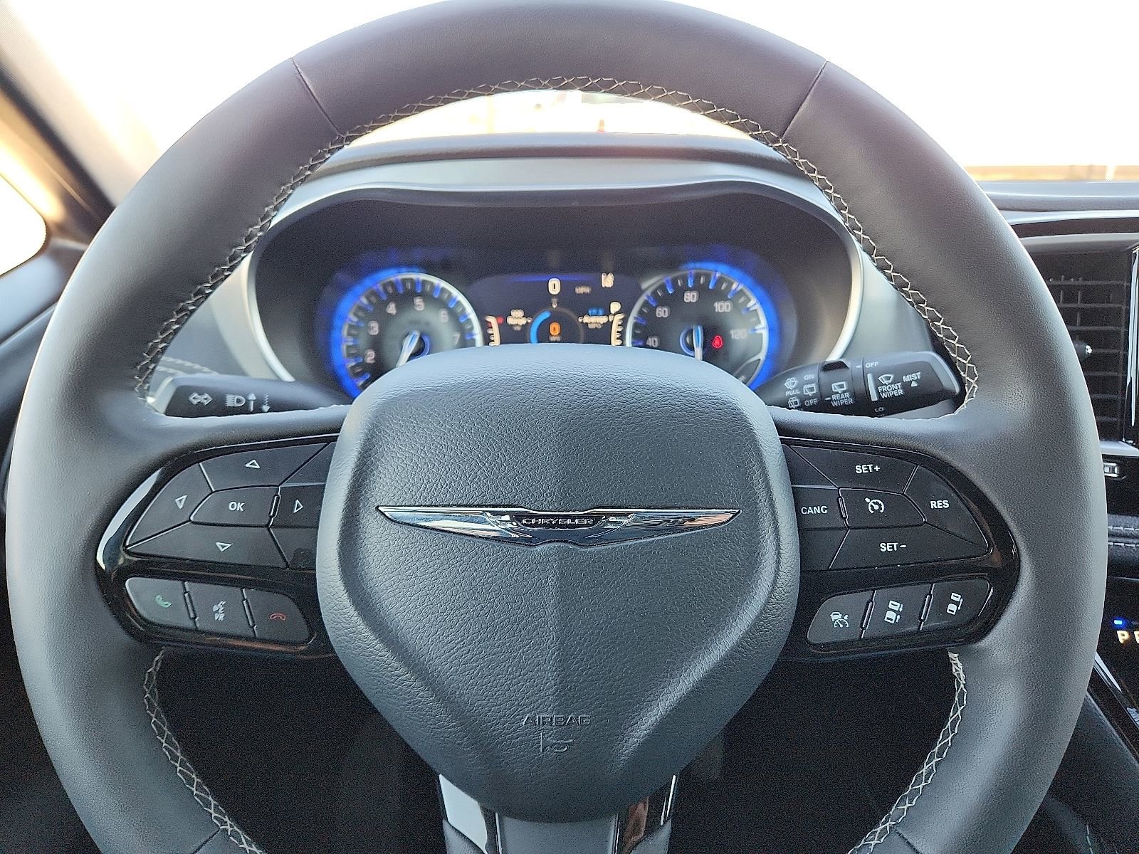 Used 2025 Chrysler Pacifica Limited image 19