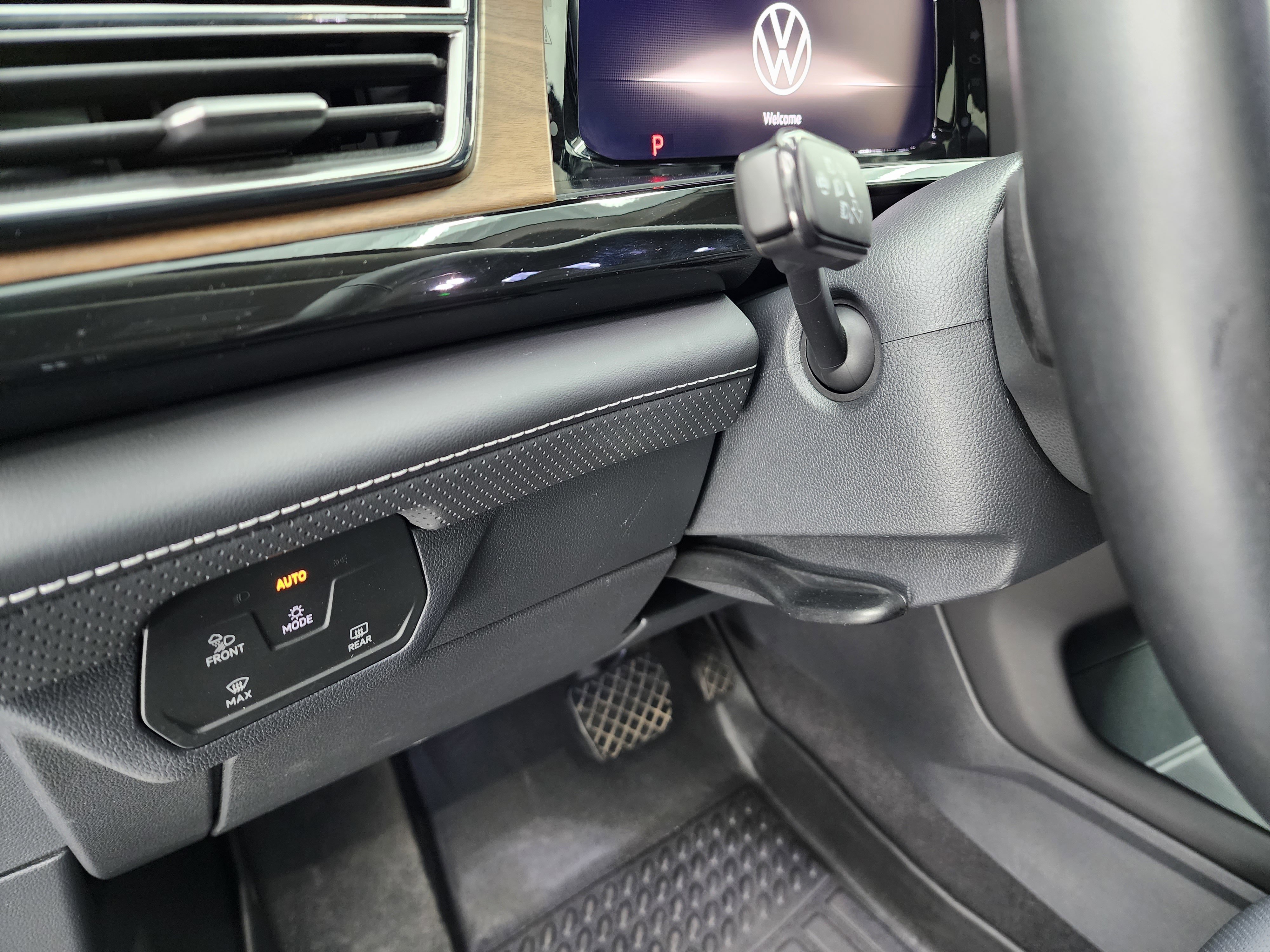 Used 2025 Volkswagen Atlas SE image 42