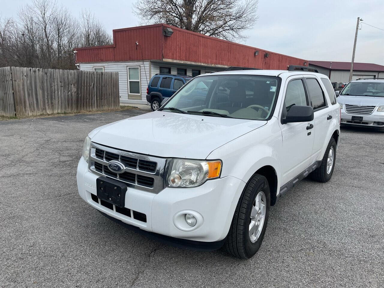 Used 2010 Ford Escape XLT image 2