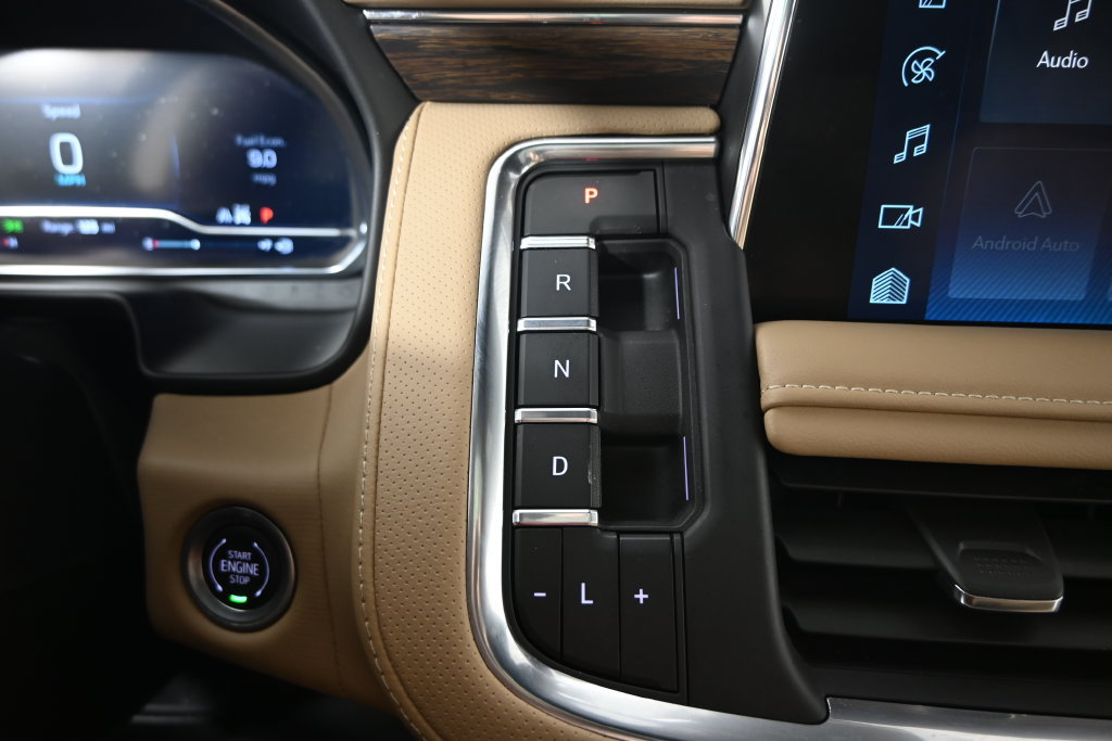 Used 2024 Chevrolet Tahoe Premier w/ Premium Package AWD/4WD image 32