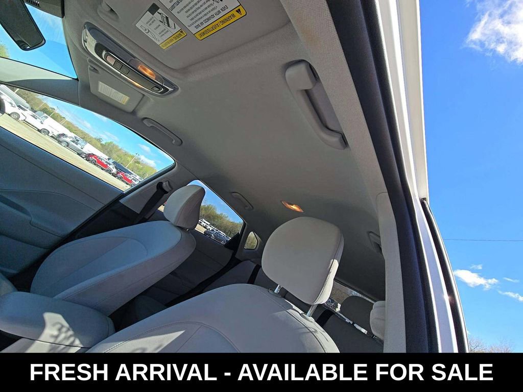 Used 2025 Hyundai Kona SEL image 11