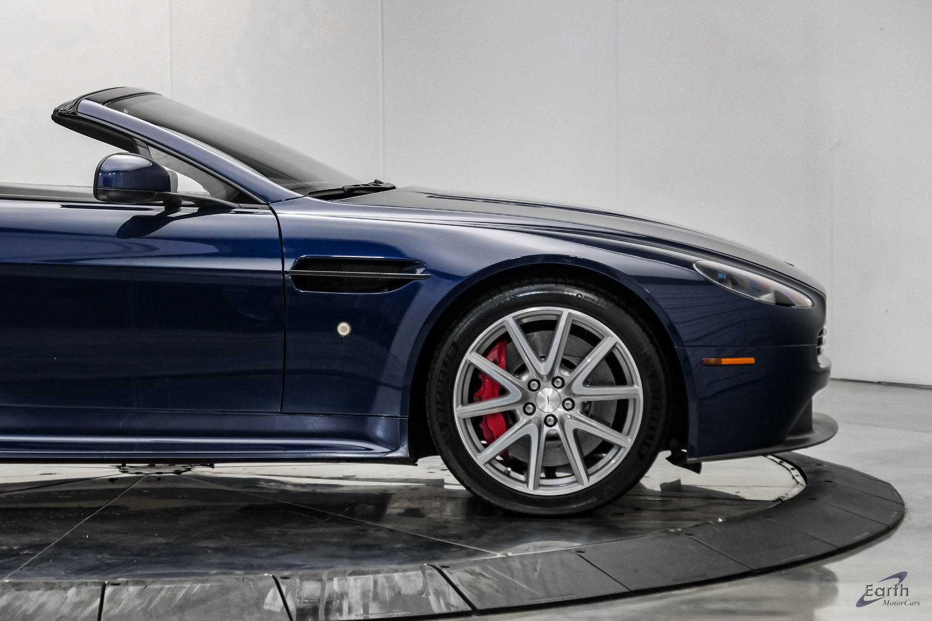 Used 2015 Aston Martin V8 Vantage GT RWD image 29