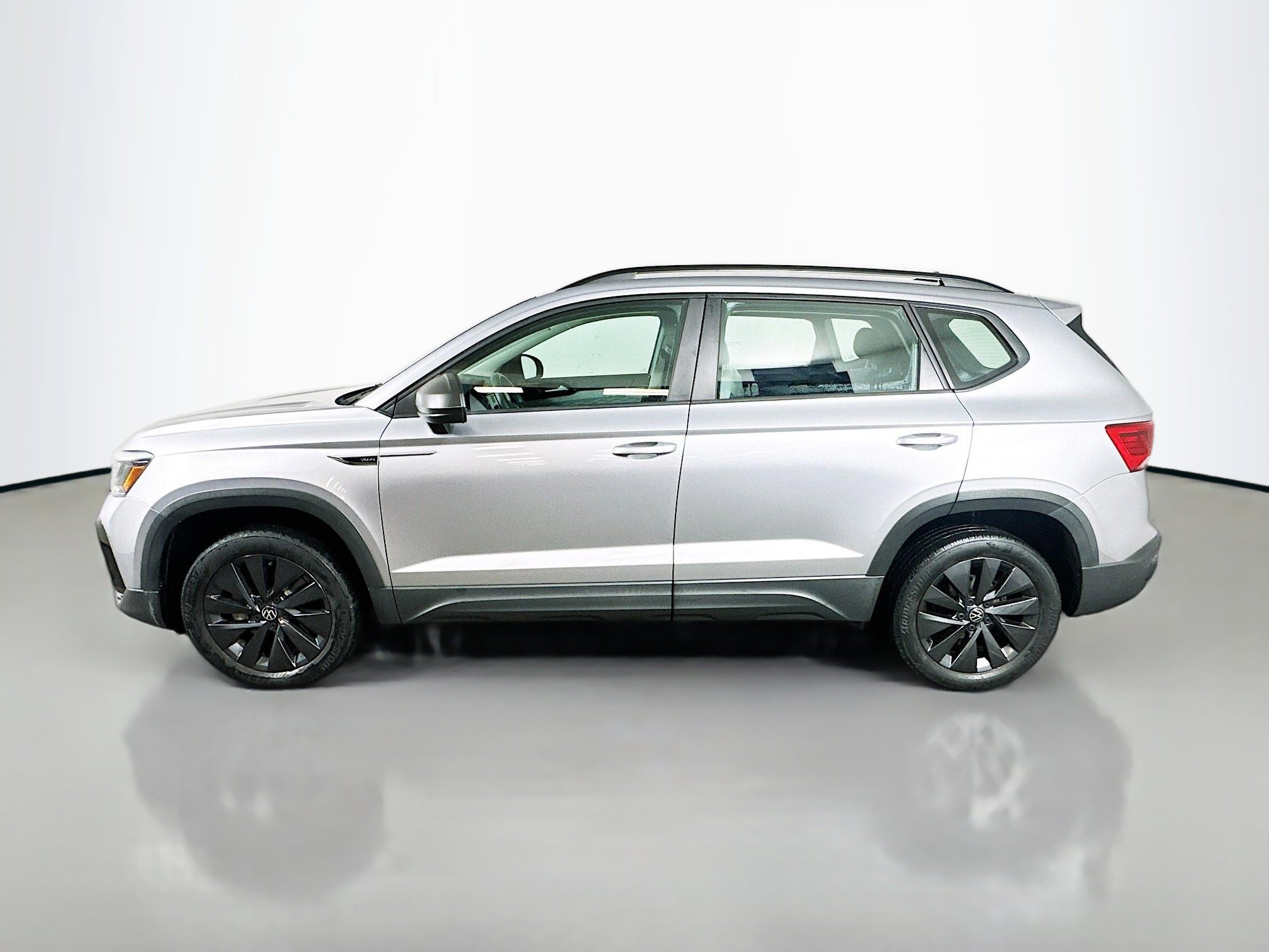 Used 2022 Volkswagen Taos S image 4