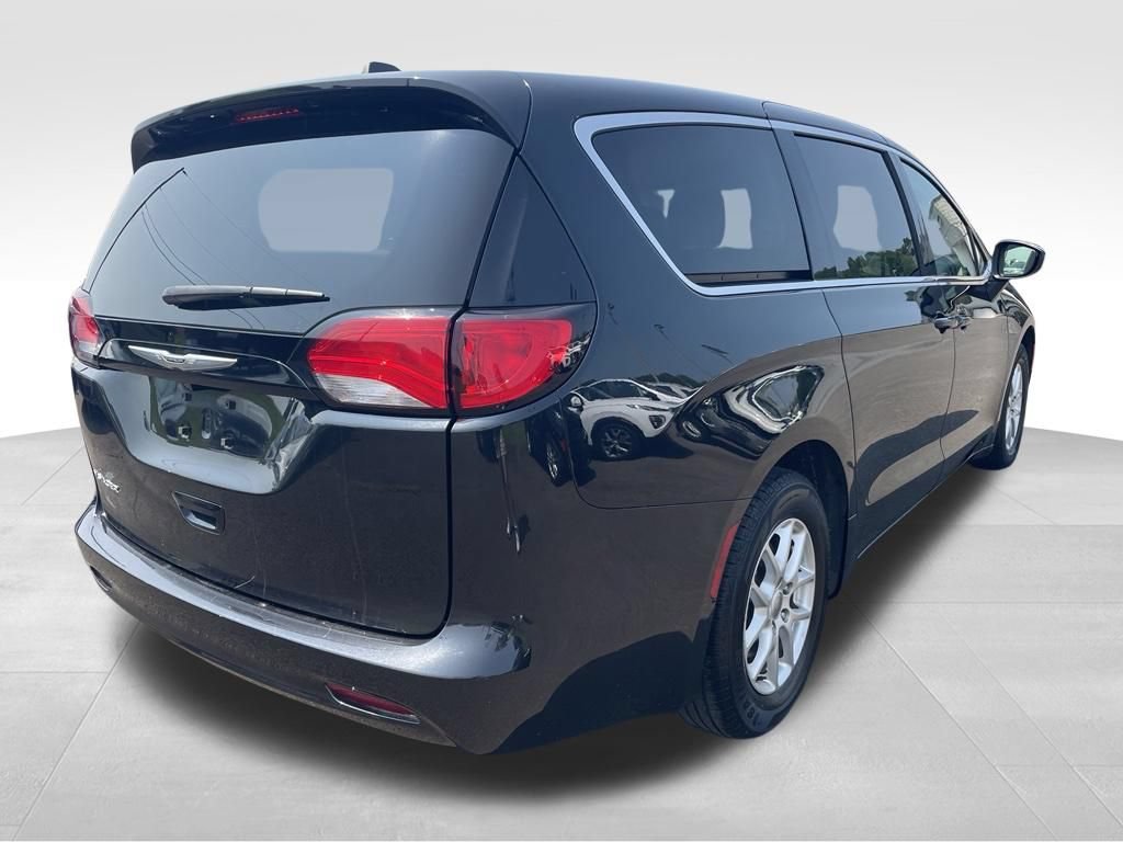 Used 2023 Chrysler Voyager LX FWD image 16