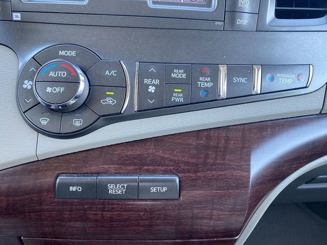 Used 2011 Toyota Sienna XLE w/ Premium Pkg FWD image 21