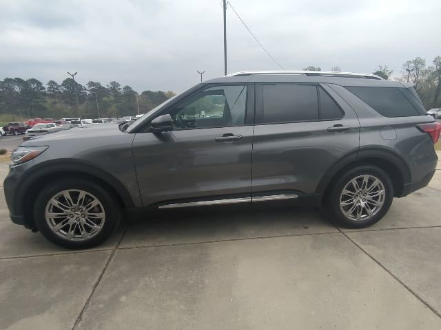 Used 2025 Ford Explorer Platinum RWD image 4