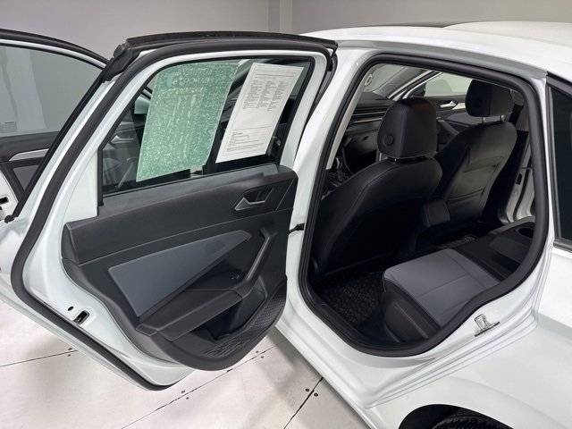 Used 2025 Volkswagen Jetta SE w/ Black Wheel Package image 20