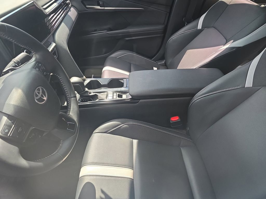 Used 2025 Toyota Camry SE w/ Convenience Package image 13