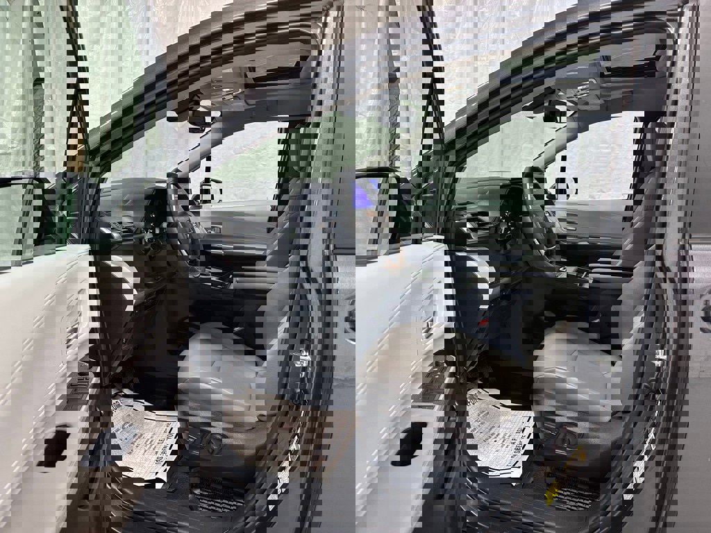 Used 2025 Toyota Sienna XLE image 10