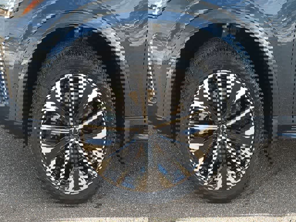 New 2026 Volvo XC90 B5 Plus w/ Protection Package Premier image 13