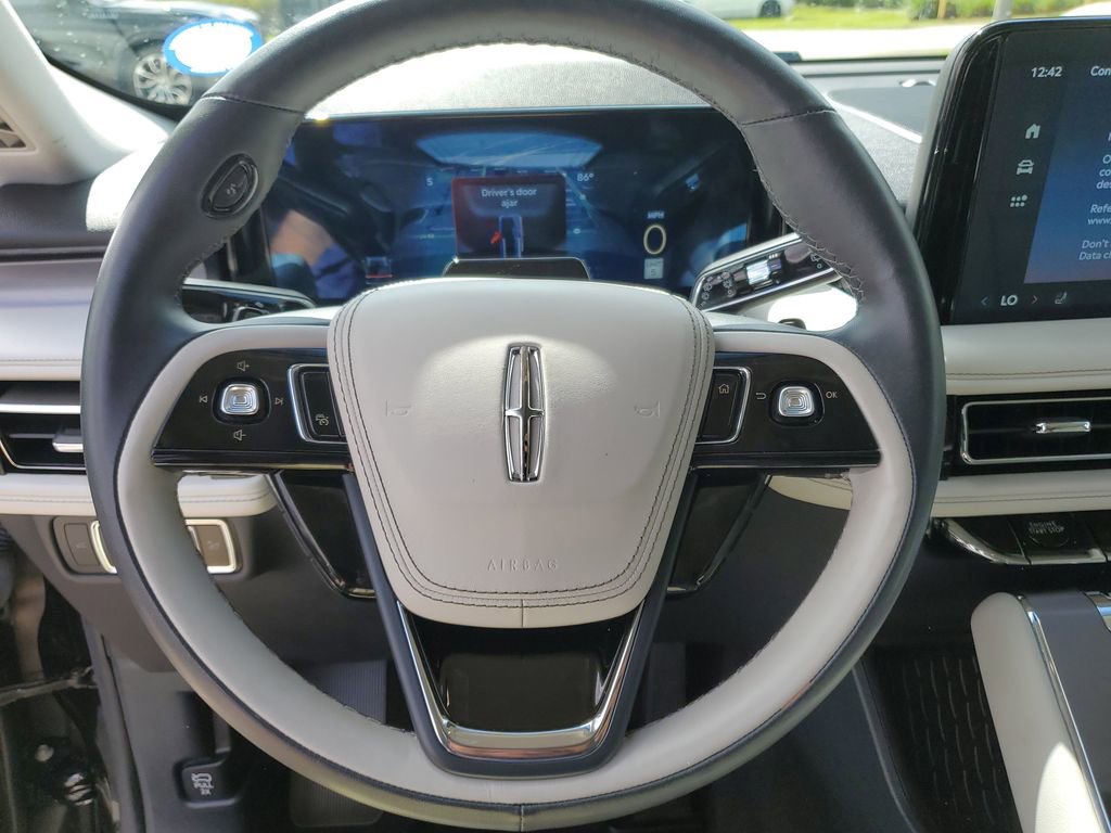 Used 2025 Lincoln Aviator 2WD image 23