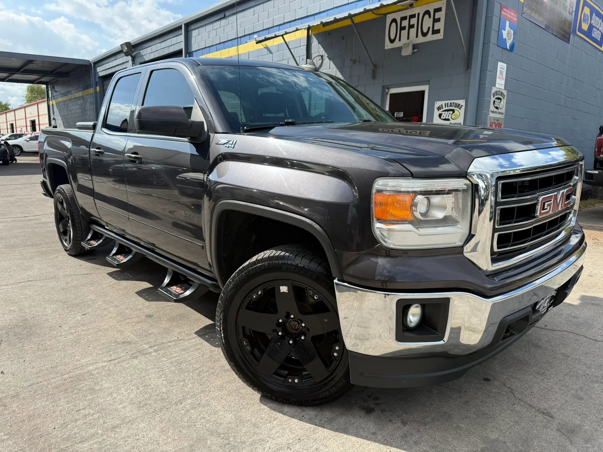 Used 2015 GMC Sierra 1500 SLE w/ Texas SLE Value Package AWD/4WD image 1