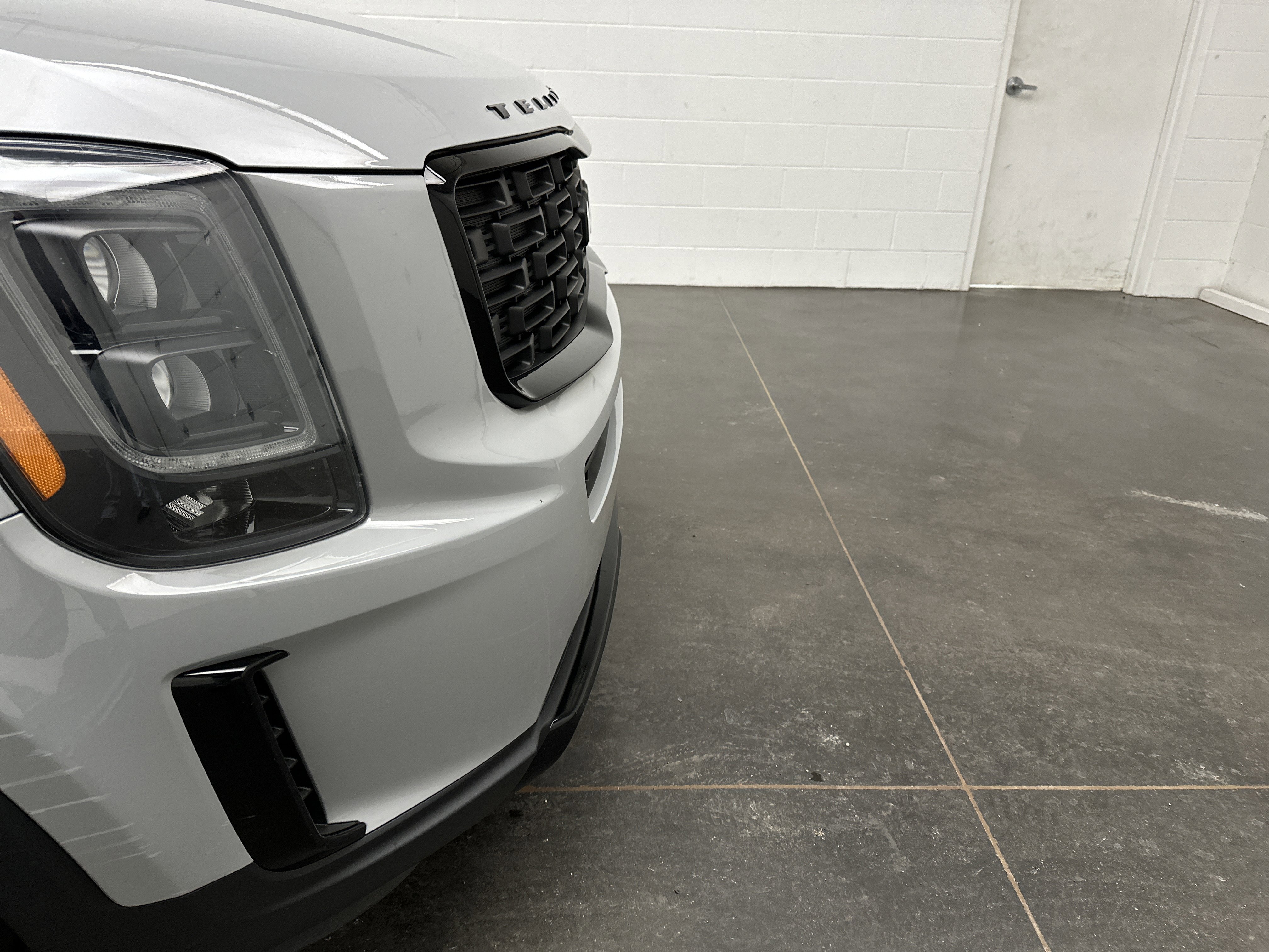 Used 2022 Kia Telluride EX w/ EX Premium Package image 2