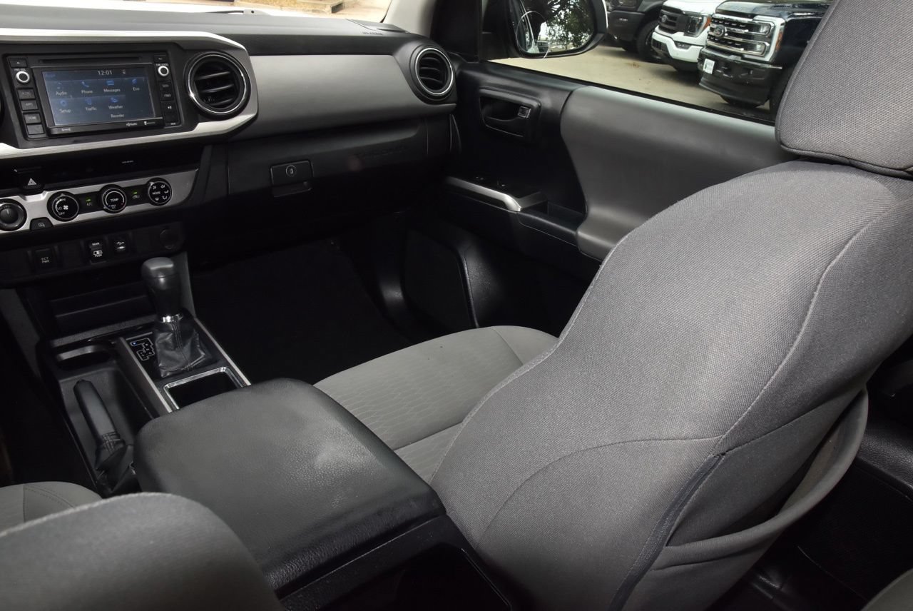 Used 2018 Toyota Tacoma SR5 AWD/4WD image 17