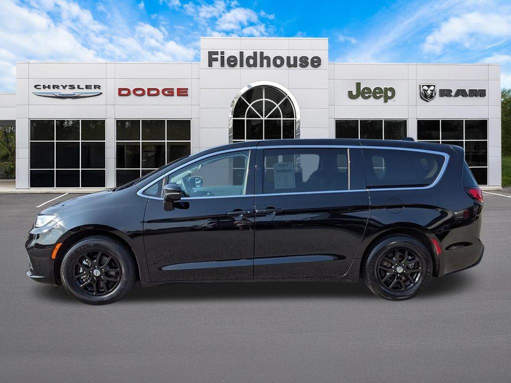 Used 2024 Chrysler Pacifica Touring-L FWD image 8