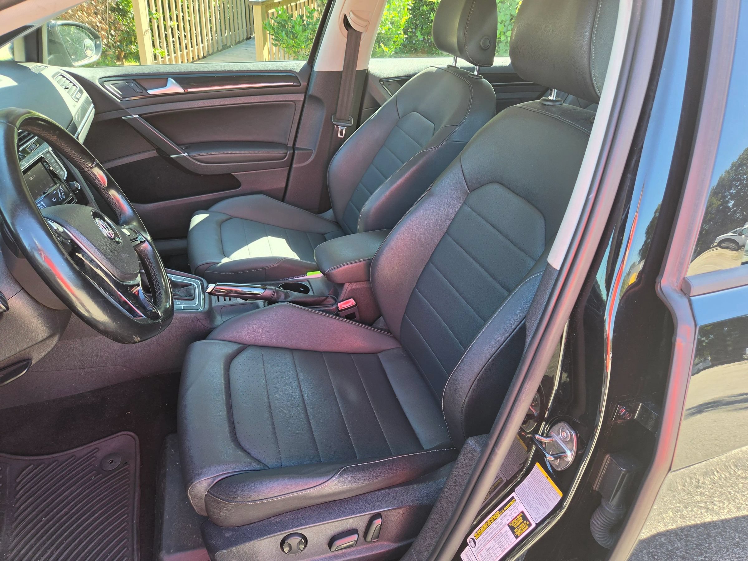 Used 2015 Volkswagen Golf SEL w/ Lighting Package (SEL) FWD image 17