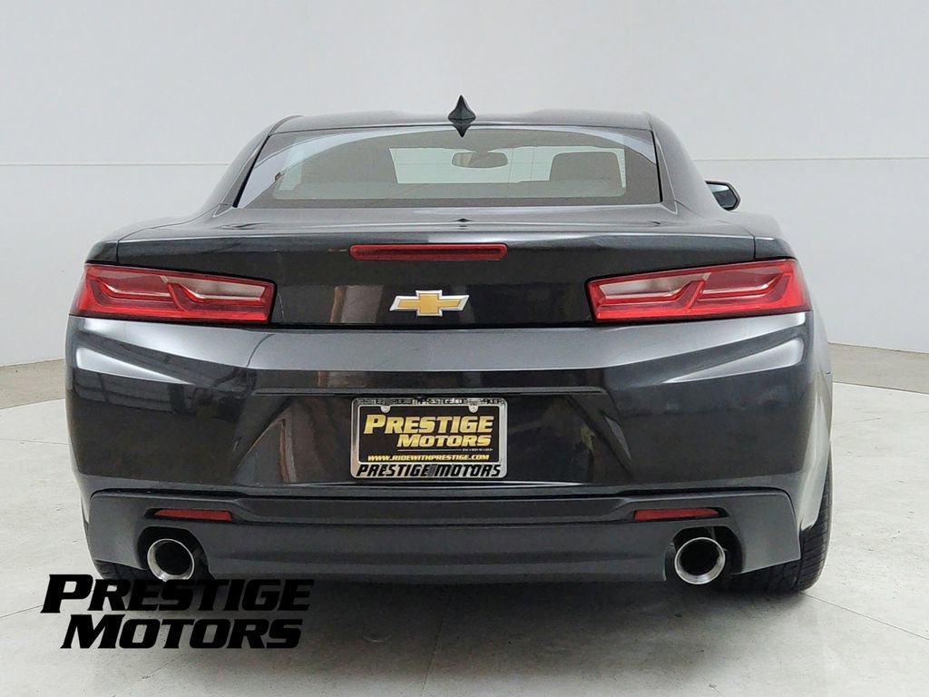 Used 2016 Chevrolet Camaro LT RWD image 6