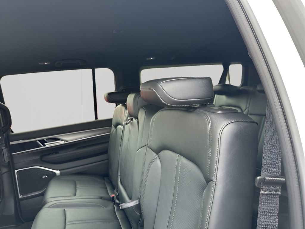 New 2026 Jeep Grand Wagoneer L Limited w/ 8-Passenger Seating Package AWD/4WD image 22