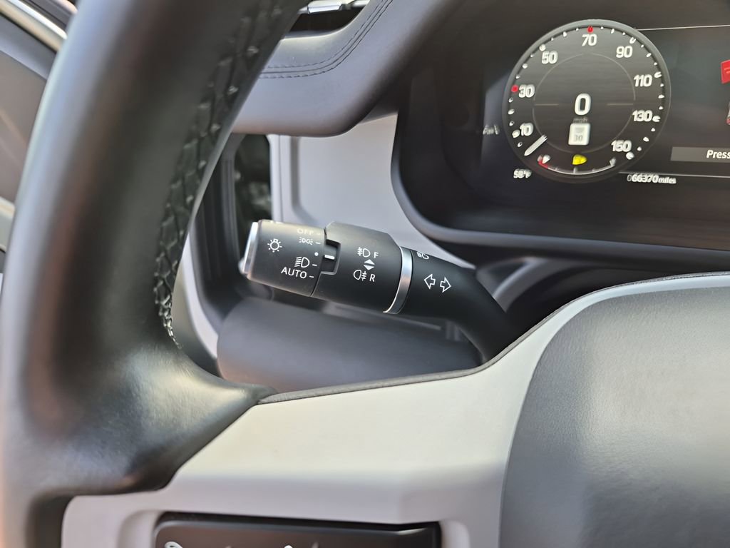 Used 2024 Land Rover Defender 130 X-Dynamic SE image 35