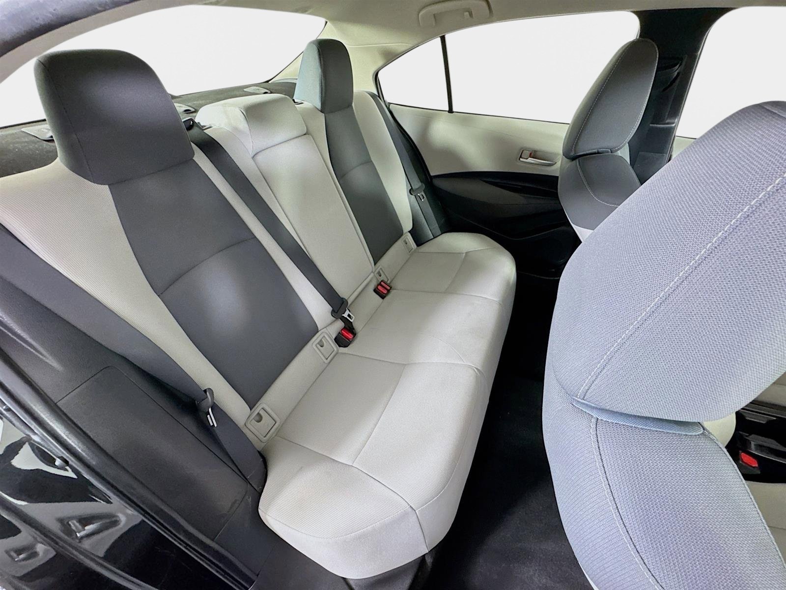 Used 2021 Toyota Corolla LE image 25