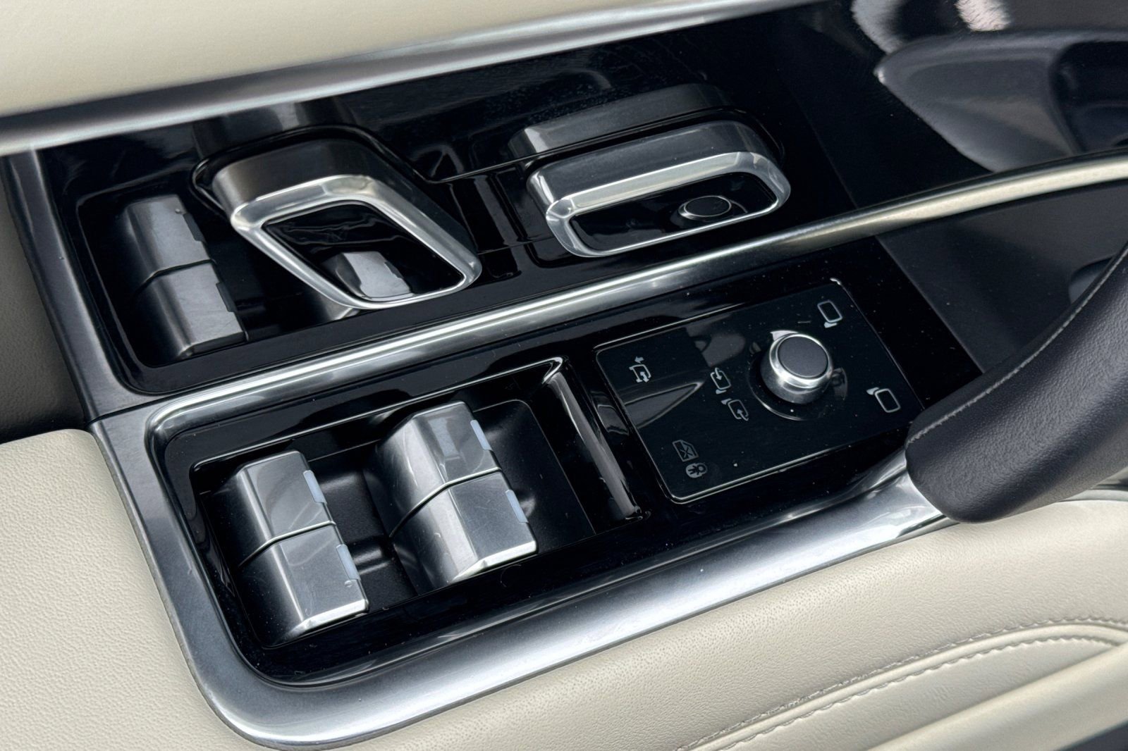 Used 2023 Land Rover Range Rover SE image 11