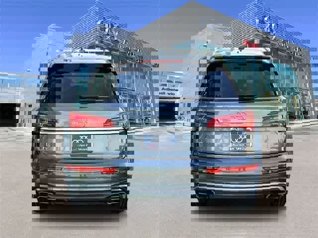 Used 2023 Audi Q5 2.0T Premium w/ Convenience Package image 3