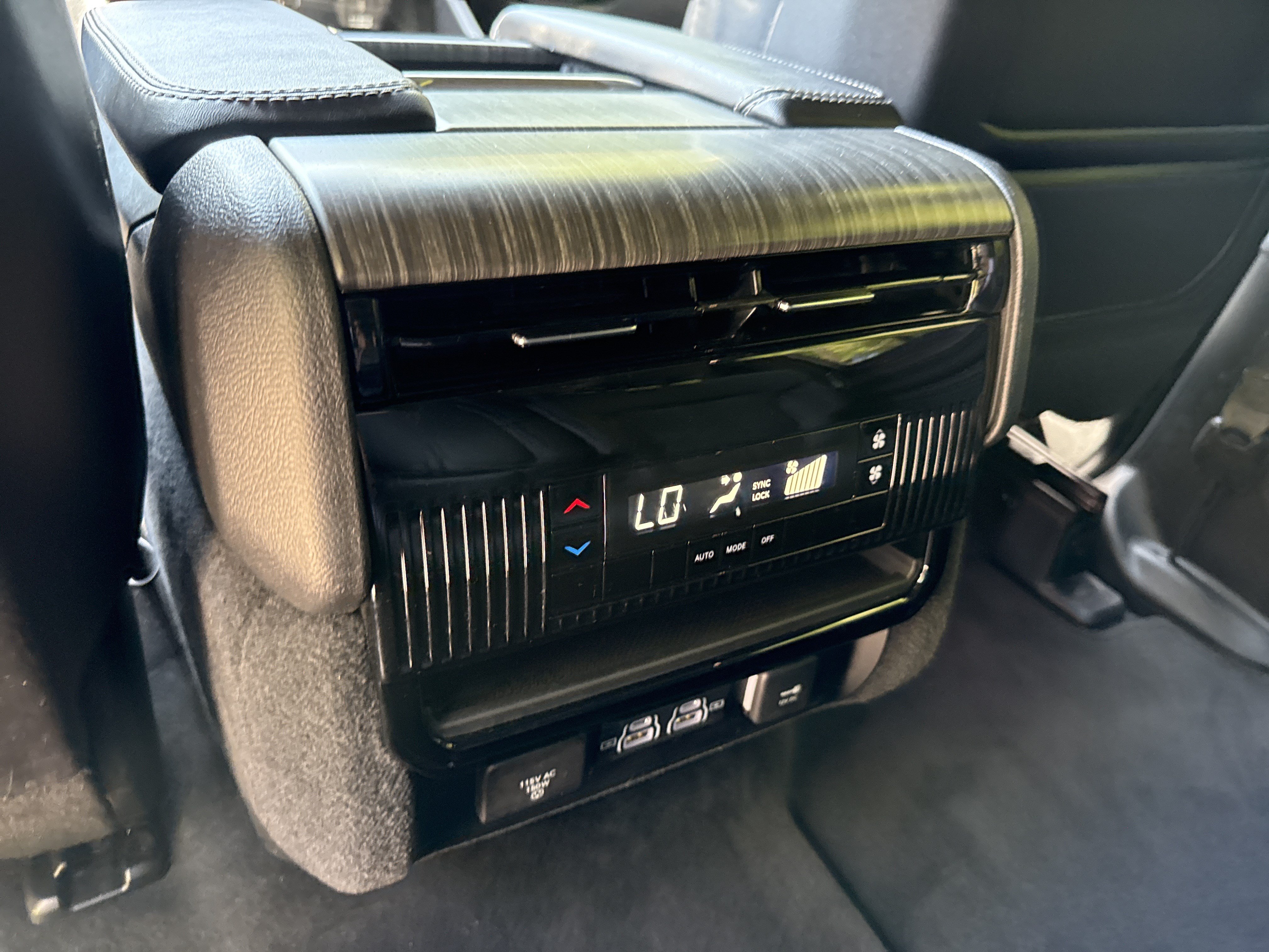 Used 2023 Jeep Wagoneer Series II AWD/4WD image 23