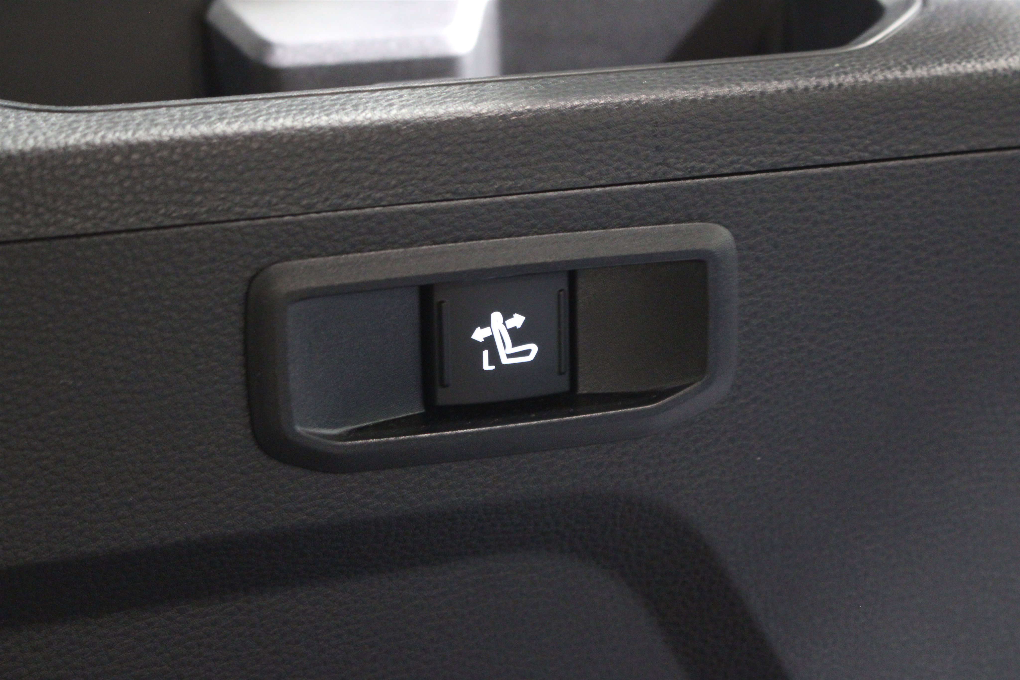 Used 2026 Toyota Sequoia Platinum image 28