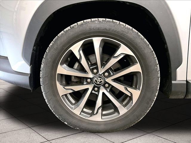 Used 2022 Toyota Corolla Cross XLE w/ Convenience Package AWD/4WD image 8