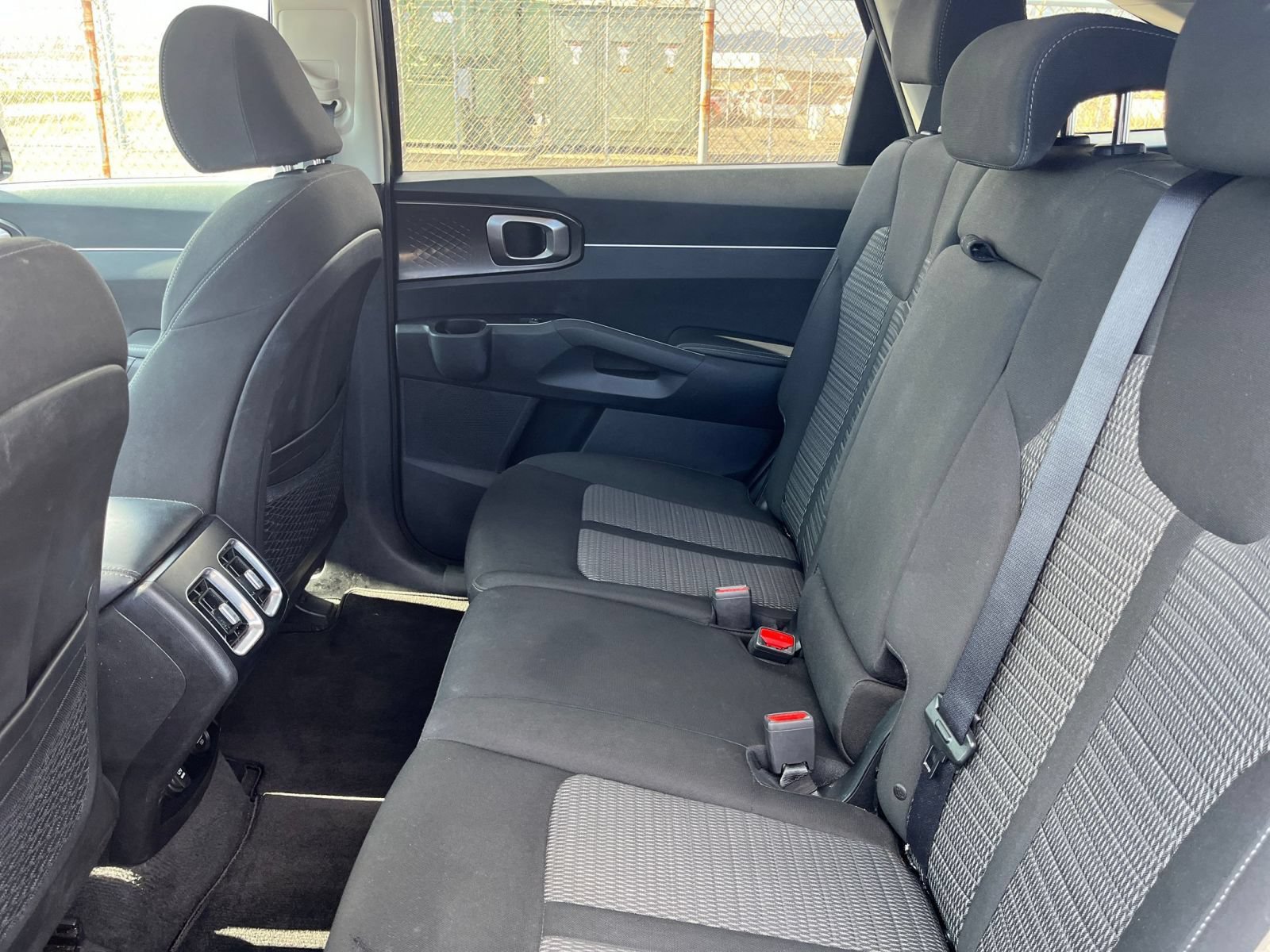 Used 2023 Kia Sorento LX FWD image 25