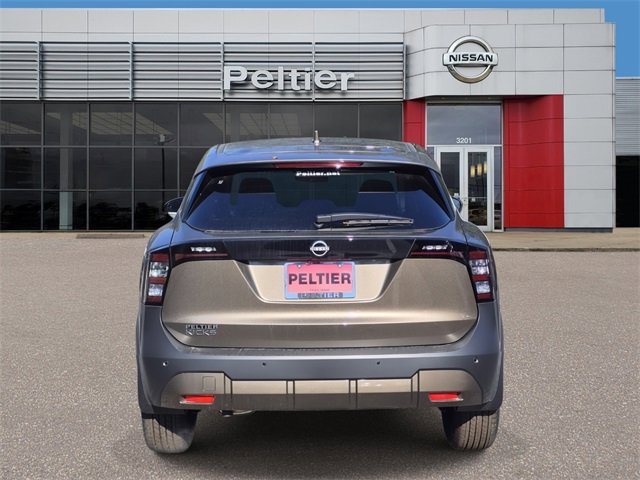 Used 2025 Nissan Kicks SV w/ Illumination Package image 4